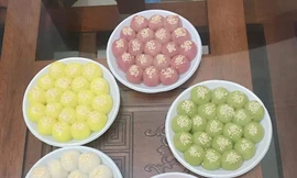 Bánh trôi ngũ sắc hút khách trước ngày Tết Hàn thực