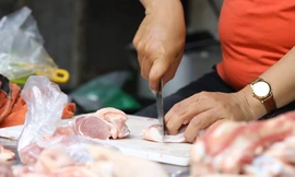 Thịt lợn tại chợ truyền thống tăng lại sau thời gian ngắn giảm giá. Ảnh: Như Ý