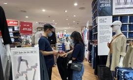 Áo chống nắng gắn điều hòa làm mát đắt hàng ngày nóng