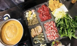 Đóng cửa vì COVID-19, khách sạn 5 sao cũng ship đồ ăn đến tận nhà 