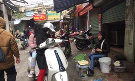 Chợ Thủ đô vắng tiểu thương, rau xanh ‘nhảy giá’