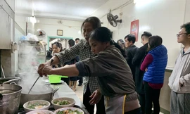 Hàng quán 'thất thủ' trong ngày nghỉ lễ cuối