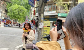 Phố Hàng Mã đồ chơi càng kinh dị càng đắt khách dịp Halloween