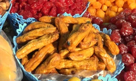 Mứt '4 không' tràn lan vỉa hè dịp Tết