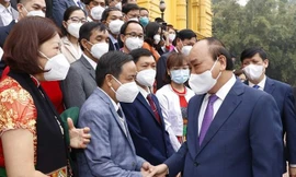 Nhiều 'từ mẫu' xứng đáng được tôn vinh như những người anh hùng