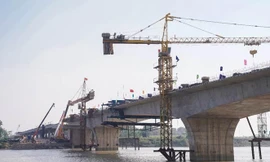 Hợp long cây cầu nghìn tỷ dài nhất trên cao tốc đoạn Mai Sơn - QL45