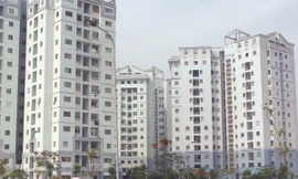 Nhiều người dân tại khu tái định cư Nam Trung Yên kiến nghị về chất lượng nhà quá kém, quản lý dịch vụ thiếu chuyên nghiệp Ảnh: Minh Tuấn