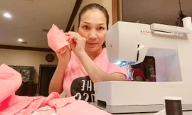 Hồng Ngọc sắm máy khâu tự may khẩu trang chống dịch ‘xịn sò’