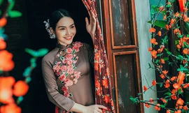 Người đẹp 'mặc yếm không nội y' tung ảnh mới đón xuân