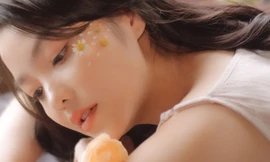 Hồng Kim Hạnh tung ảnh hững hờ, ngọt ngào quyến rũ