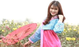 Nữ sinh Việt Nam ấn tượng dịu dàng với trang phục hanbok