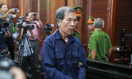 Ông Trần Văn Sỹ tại phiên tòa sơ thẩm.