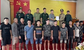 Các công dân được cơ quan chức năng Campuchia trao trả.
