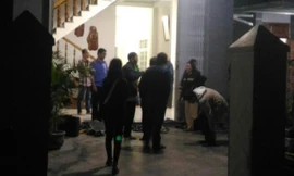 Lực lượng chức năng đang làm việc tại nhà riêng của anh H.