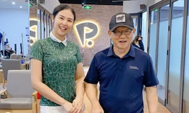 Hoa hậu Ngọc Hân tung ảnh học golf cùng HLV Park Hang Seo và chia sẻ thú vị
