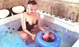 Ở nhà phòng chống COVID-19, Á hậu Thanh Tú-Lan Khuê mặc bikini khoe đường cong sexy