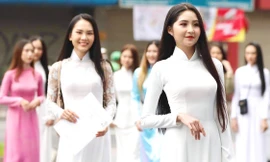 Không hẹn mà gặp, dàn thí sinh cùng diện áo dài trắng tới sơ khảo phía Nam HHVN 2020