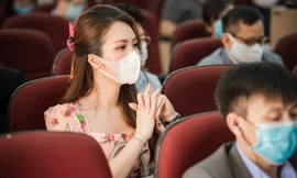 Đeo khẩu trang kín mít dự sự kiện, Á hậu Thuỵ Vân vẫn xinh đẹp đầy cuốn hút