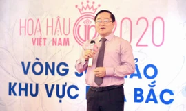 Nhà báo Lê Xuân Sơn – Tổng biên tập báo Tiền Phong, Trưởng BTC cuộc thi Hoa hậu Việt Nam 2020 chia sẻ tại buổi sơ khảo phía Bắc. Ảnh: Trọng Tài