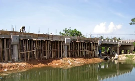 Xây đường ven xóa âu thuyền