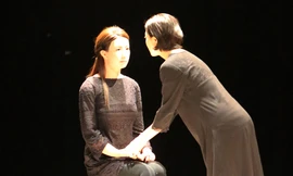 Xem robot đọc thơ, diễn kịch