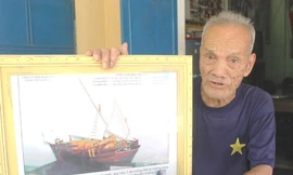 Gặp anh hùng thủy quân lái thuyền gỗ