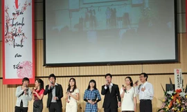 Tết của cộng đồng người Việt hướng về đất nước