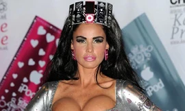 Hết hồn với những pha khoe ngực giả của 'sao'