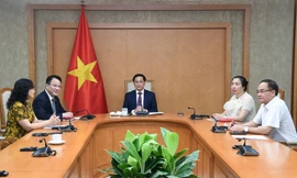 Phó Thủ tướng, Bộ trưởng Ngoại giao Bùi Thanh Sơn trong cuộc điện đàm với Phó Chủ tịch EC ngày 15/4. (Ảnh: Mofa)