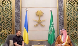 Thái tử Ả-rập Xê-út Mohammed Bin Salman gặp Tổng thống Ukraine Volodymir Zelensky tại Jeddah tháng 6/2024. (Ảnh: Reuters)