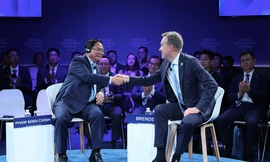 Thủ tướng Phạm Minh Chính trong phiên đối thoại cá nhân với Chủ tịch điều hành WEF Børge Brende. Ảnh: VGP