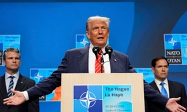 Tổng thống Mỹ Donald Trump phát biểu tại thượng đỉnh NATO ngày 25/6. (Ảnh: AP)