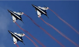 Đội hình máy bay chiến đấu J-10 của Trung Quốc. (Ảnh: Reuters)