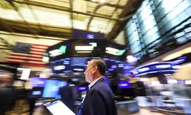 Thị trường chứng khoán liên tục chao đảo vì những phát biểu đưa ra từ Mỹ và Trung Quốc. (Ảnh: Reuters)