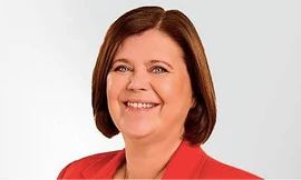 Bà Ásthildur Lóa Thórsdóttir từ chức Bộ trưởng Giáo dục và trẻ em Iceland. (Ảnh: CNN)