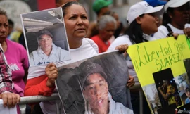 Tổng thống El Salvador đăng video gây sốc về nhà tù tiếp nhận người bị trục xuất khỏi Mỹ