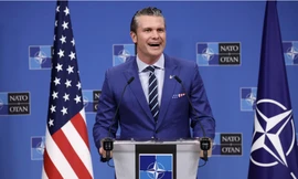 Bộ trưởng Quốc phòng Mỹ Pete Hegseth phát biểu tại trụ sở NATO ngày 13/2. (Ảnh: Reuters)