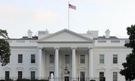 Phía trước Nhà Trắng. (Ảnh: Newsweek)