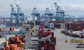 Các container hàng hoá tại cảng Los Angeles ngày 4/2. (Ảnh: Reuters)