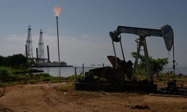 Một máy bơm dầu của Petroleos de Venezuela SA ở bang Zulia, Venezuela. (Nguồn: Bloomberg)