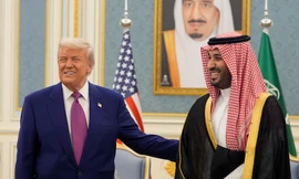 Tổng thống Mỹ Donald Trump và Thái tử Ả-rập Xê-út Mohammed bin Salman trong cuộc gặp ngày 13/5. (Ảnh: AP)