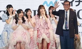 Thủ tướng Nhật Bản Shigeru Ishiba xuất hiện trong chương trình thời trang ngày 1/3. (Ảnh: AP)