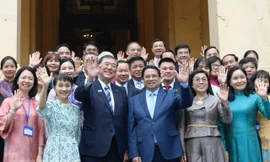 Hai Thủ tướng Việt - Nhật cùng uống cà phê, thăm Bảo tàng Lịch sử quốc gia