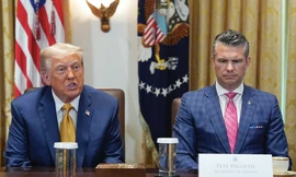 Tổng thống Mỹ Donald Trump và Bộ trưởng Quốc phòng Pete Hegseth. (Ảnh: AP)