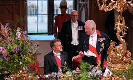 Vua Charles chiêu đãi Tổng thống Pháp Emmanuel Macron. (Ảnh: AP)
