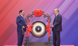 Thủ tướng Phạm Minh Chính tham quan biểu tượng phát triển của Trung Quốc