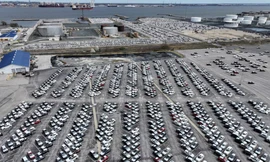 Hàng loạt ô tô đậu ở cảng Baltimore, bang Maryland, Mỹ. (Ảnh: Reuters) 