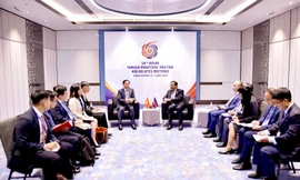 Phó Thủ tướng, Bộ trưởng Ngoại giao Bùi Thanh Sơn gặp Phó Thủ tướng, Bộ trưởng Ngoại giao và Hợp tác quốc tế Campuchia Prak Sokhonn. Ảnh: Mofa