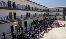 Công dân của nhiều nước được giải cứu sau chiến dịch truy quét khu lừa đảo ở vùng biên giới Thái Lan – Myanmar ngày 26/2. (Ảnh: Reuters)