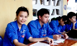 Áo xanh ‘đổ bộ’ bến xe